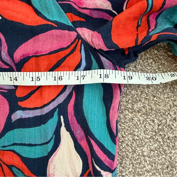 EVEREVE Multicolor Floral Button Down V Neck Blouse Women’s Size Medium EUC - Picture 8 of 8